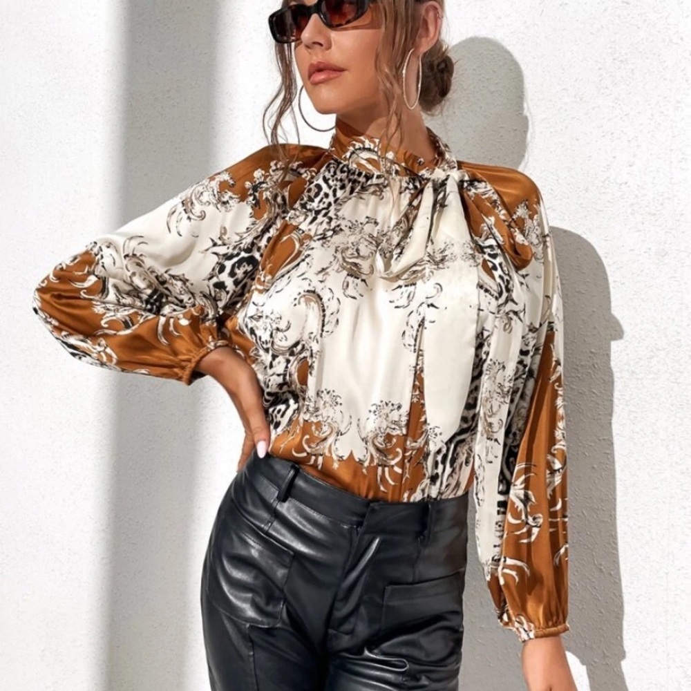 NEW INVENTORY 🔥Leopard & Graphic Print Tie Neck Blouse🔥 - Picture 3 of 9
